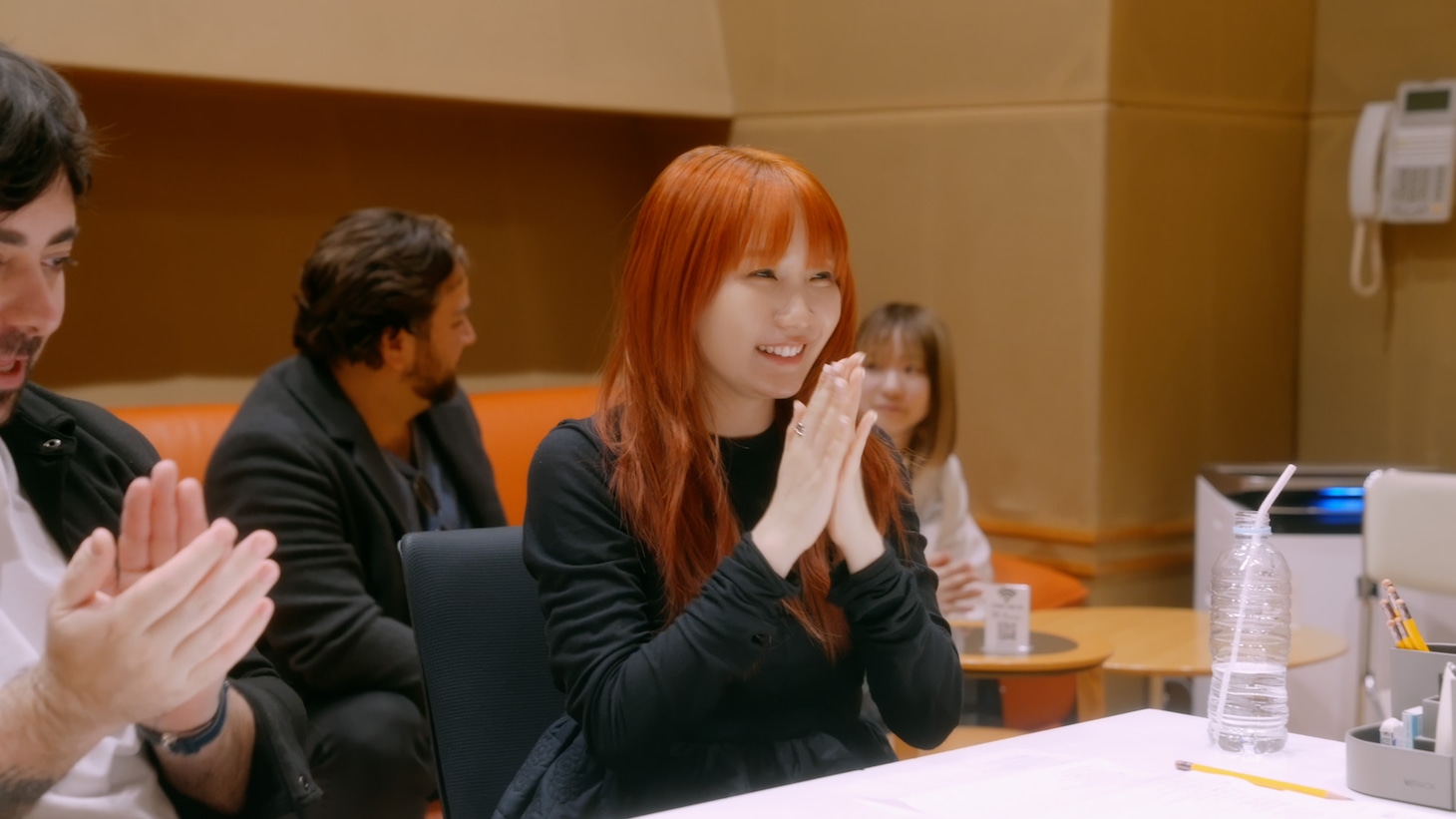 YOASOBIのikuraこと幾田りら。「Here, Tomorrow」メイキング映像より。