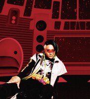 人気画像5位は「hide with Spread Beaver、27年ぶり新アーティスト写真公開！hideも新衣装に」より、I.N.A.（Computer, Percussion）。（Photo by Kazuko Tanaka［CAPS］）