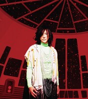 人気画像10位は「hide with Spread Beaver、27年ぶり新アーティスト写真公開！hideも新衣装に」より、JOE（Dr）。（Photo by Kazuko Tanaka［CAPS］）