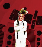 人気画像8位は「hide with Spread Beaver、27年ぶり新アーティスト写真公開！hideも新衣装に」より、K.A.Z（G）。（Photo by Kazuko Tanaka［CAPS］）