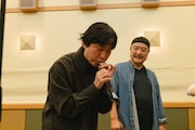 左から蓮沼執太、今井裕。(写真提供:NHK)