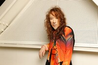 人気画像3位は「hide with Spread Beaver、27年ぶり新アーティスト写真公開！hideも新衣装に」より、PATA。（Photo by Kazuko Tanaka［CAPS］）