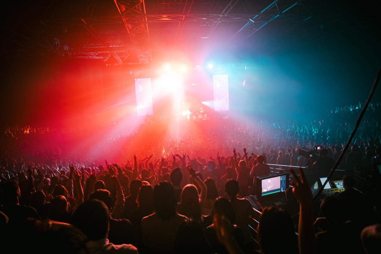 「KENSHI YONEZU 2025 WORLD TOUR / JUNK」パリ公演の様子。（Photo by Jiro Konami）