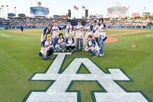 ドジャー・スタジアムに登場したJO1。(c)LAPONE ENTERTAINMENT