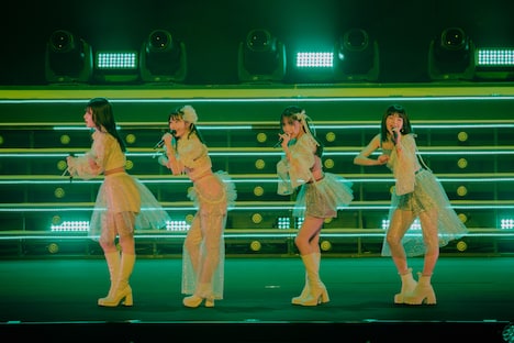 左から豫風瑠乃、八木栞、河西結心、福田真琳、