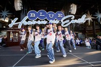 JO1のパフォーマンスの様子。(c)LAPONE ENTERTAINMENT