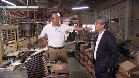 深澤直人が出演する「『石州瓦』 瓦が生み出す町の〈雰囲気〉（大田 / 島根県）」より。