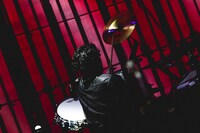 橋谷田真（Dr）