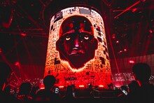 amazarashi「電脳演奏監視空間 ゴースト」の様子。