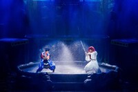 舞台「IMPACT」より。©松竹