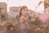 小泉遥香「小泉遥香ファースト写真集 はるのとなり。」より。
