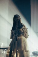 井上花月（Vo）（撮影：小杉歩）