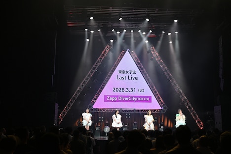 「東京女子流 15th Anniversary Live ～キラリ☆～」で解散を発表する東京女子流。