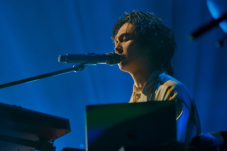 藤井怜央（Vo, Key）（Photo by Daikichi Motouchi）