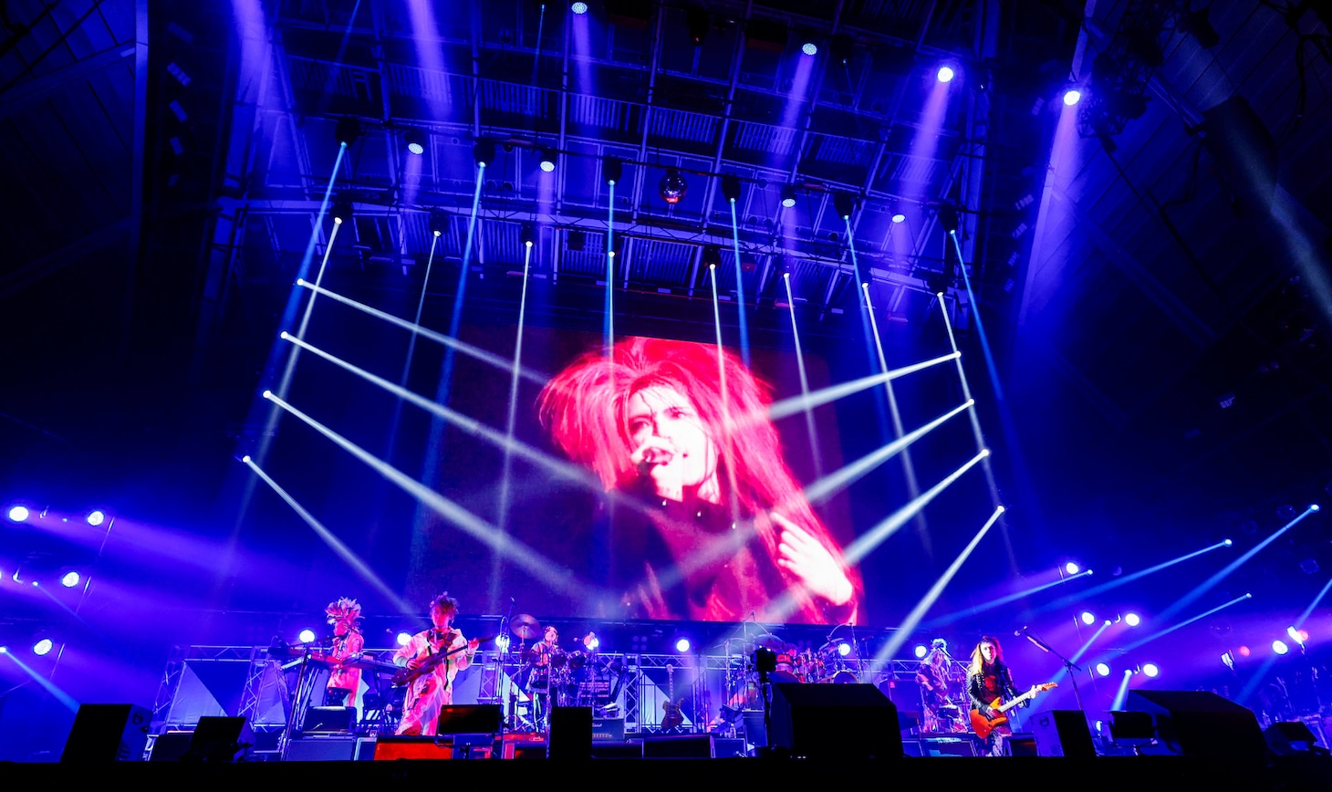 hide with Spread Beaver 5月2日公演の様子。（Photo by Kazuko Tanaka［CAPS］）