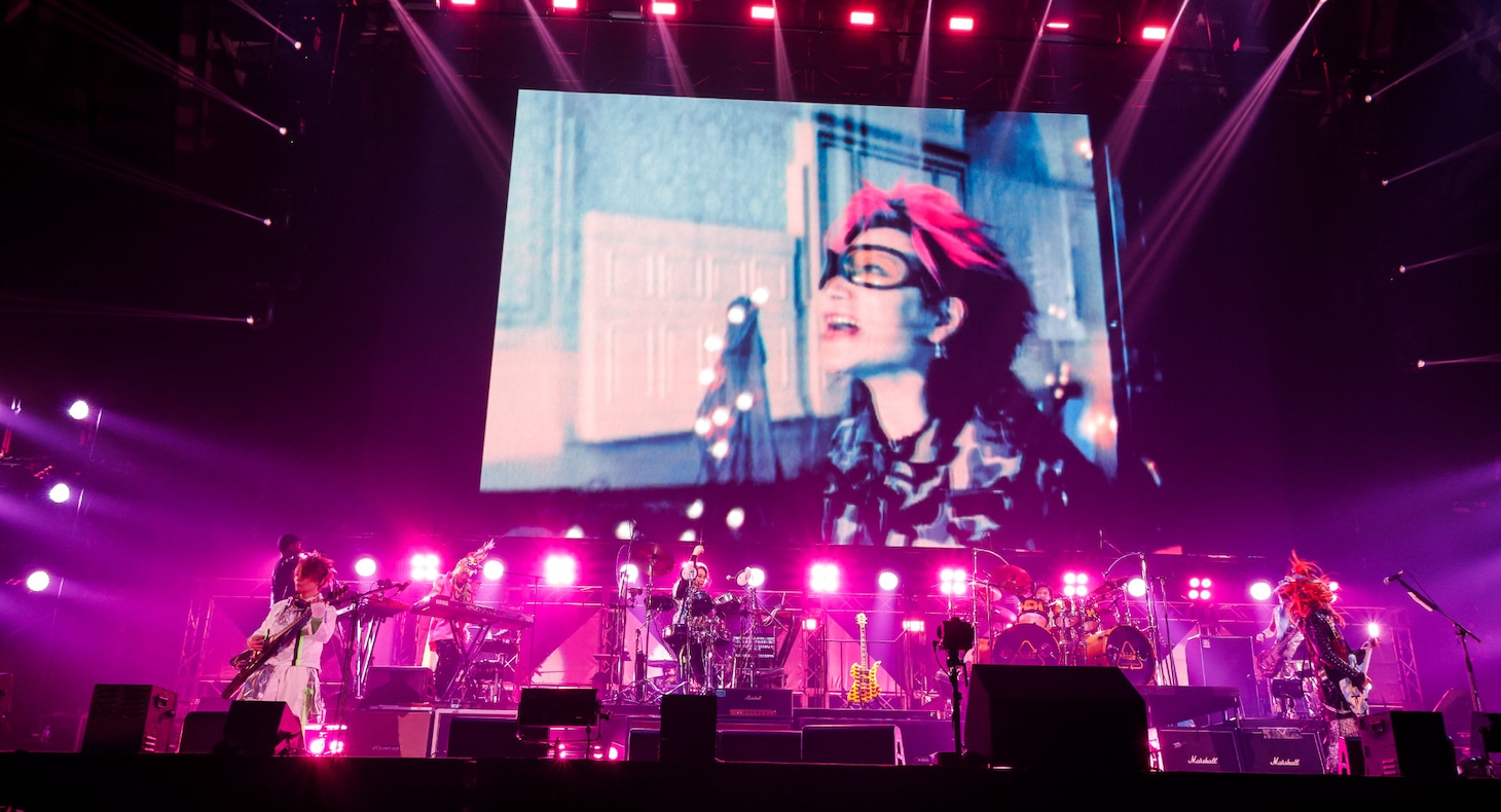 hide with Spread Beaver 5月2日公演の様子。（Photo by Kazuko Tanaka［CAPS］）