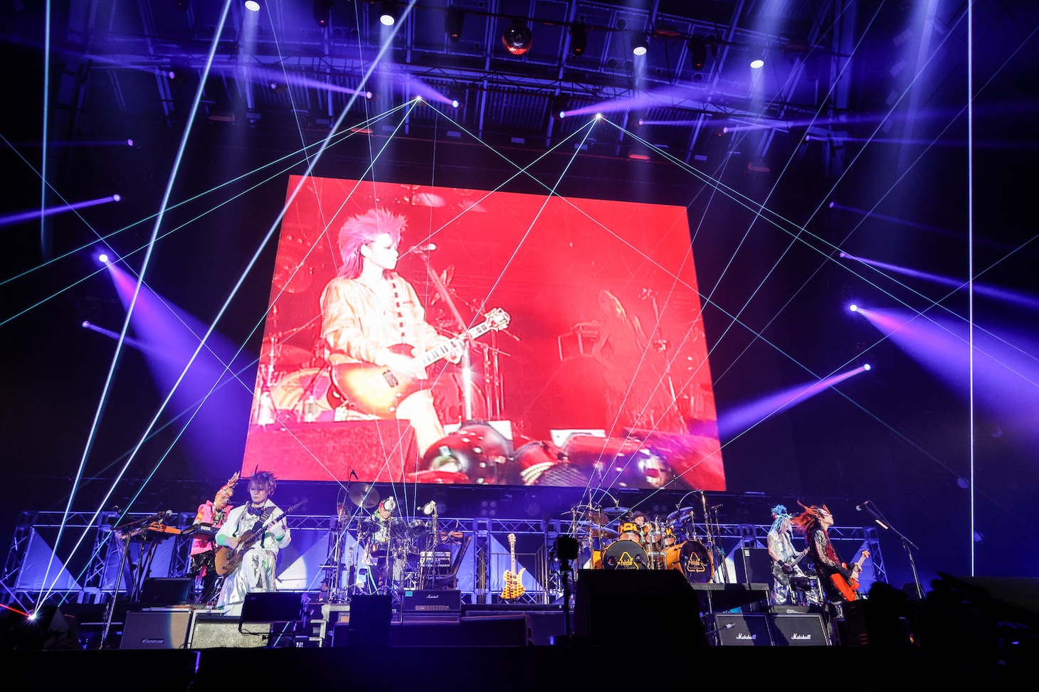 hide with Spread Beaver 5月2日公演の様子。（Photo by Kazuko Tanaka［CAPS］）