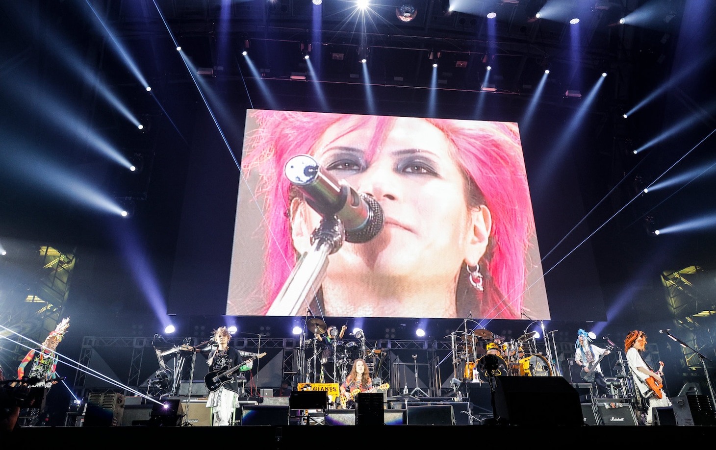 hide with Spread Beaver 5月2日公演の様子。（Photo by Kazuko Tanaka［CAPS］）