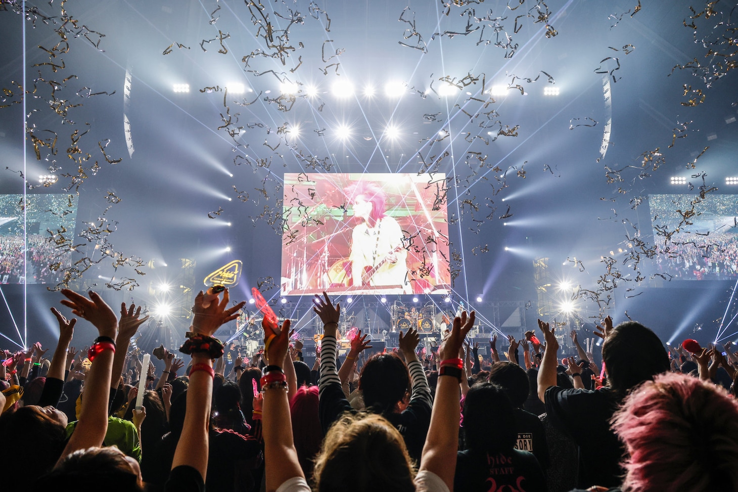 hide with Spread Beaver 5月2日公演の様子。（Photo by Kazuko Tanaka［CAPS］）