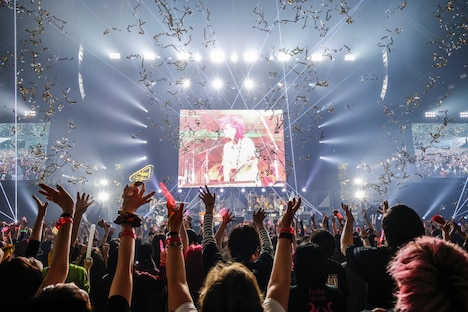 hide with Spread Beaver 5月2日公演の様子。（Photo by Kazuko Tanaka［CAPS］）