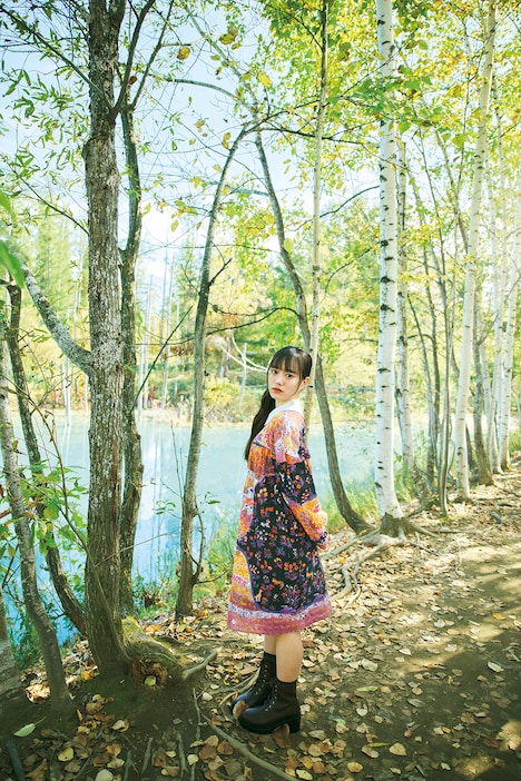 「仲村悠菜 1st写真集『17。』」より、本人お気に入りカット。 © 熊木優 / 小学館