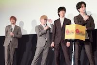 濵田崇裕のボケが気になる中間淳太（左端）、神山智洋（左から2番目）、藤井流星（右から2番目）、重岡大毅（右端）。