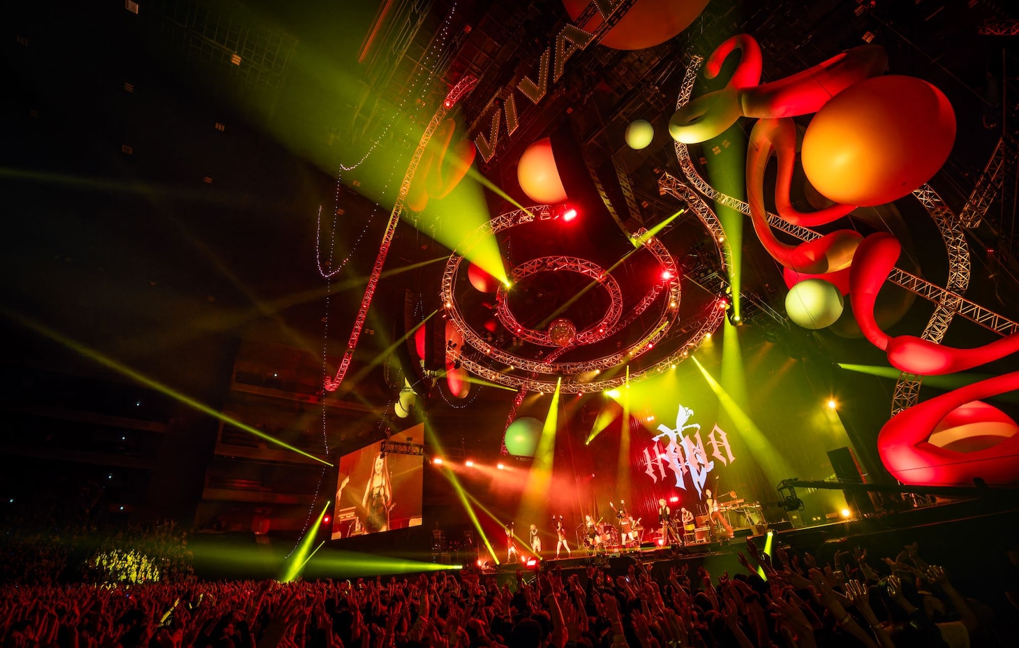 HANA（撮影：釘野孝宏）©️VIVA LA ROCK 2025 ALL RIGHTS RESERVED.