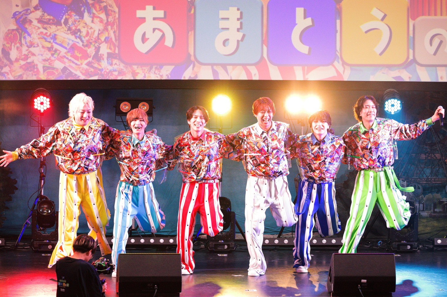 甘党男子結成8周年記念フリーライブ「あつまれ あまとうの盛」の様子。