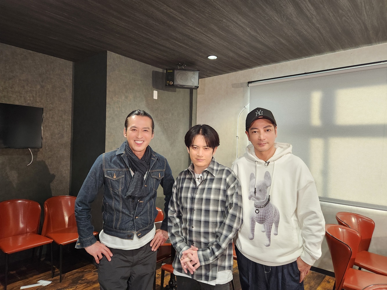 人気画像3位は「佐藤アツヒロの光GENJIメンバー再会ドキュメント　最新回に大沢樹生、赤坂晃、山本淳一が登場」より、大沢樹生、佐藤アツヒロ、赤坂晃。