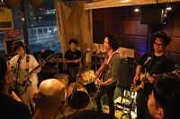 オストアンデルのパフォーマンスの様子。（撮影：当銘寿夫）