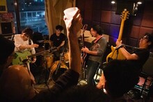 オストアンデルのパフォーマンスの様子。（撮影：当銘寿夫）