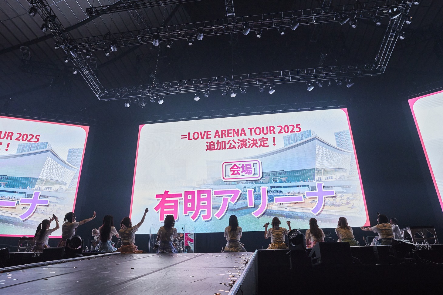 「＝LOVE ARENA TOUR 2025『～Timeless Tales～』」追加公演発表の様子。(c)YOANI / ソニー・ミュージックレーベルズ