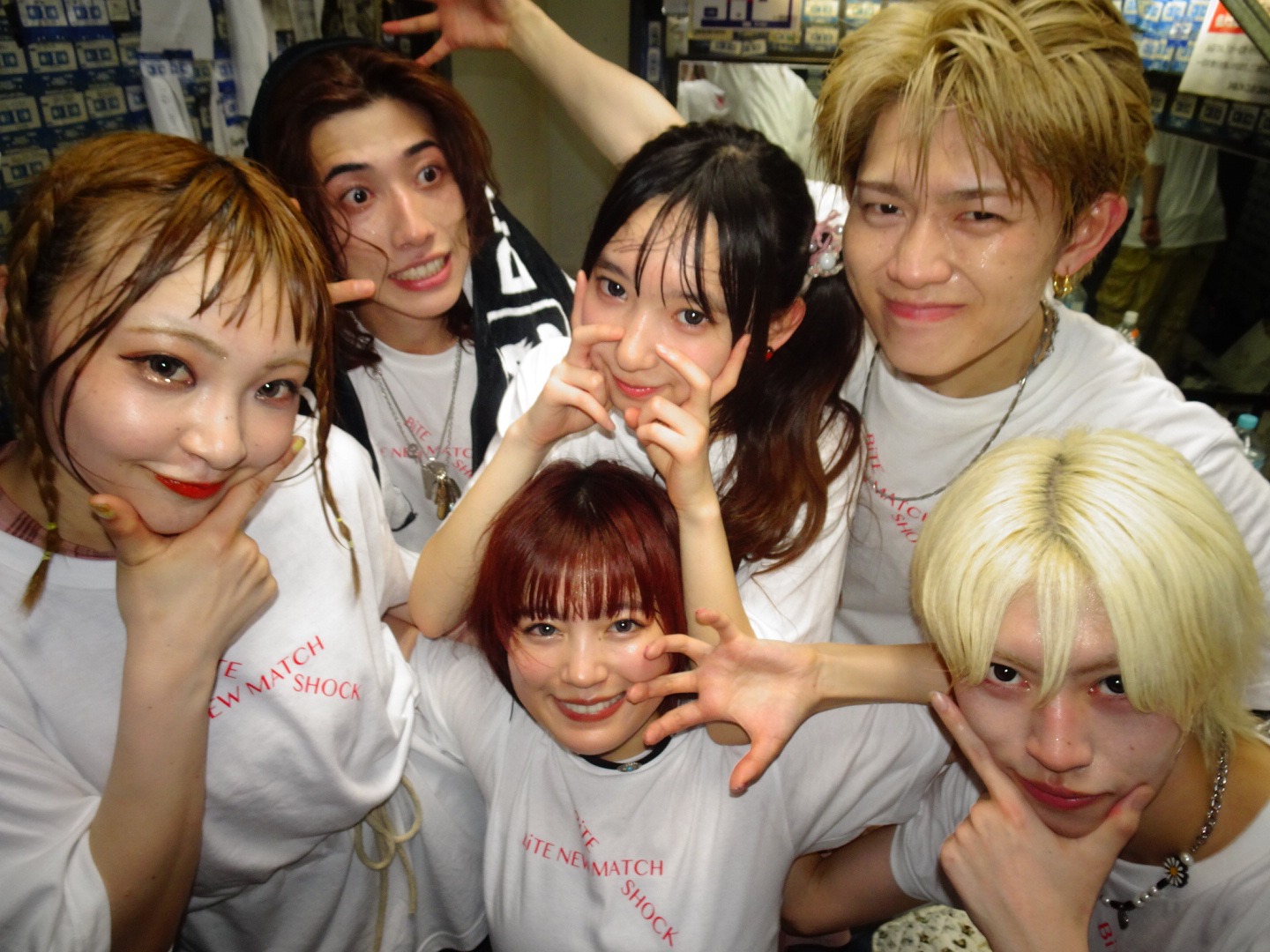 汗をかいたライブ後のBiTE A SHOCK。