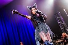 アヴちゃん（Vo）（撮影：森好弘）