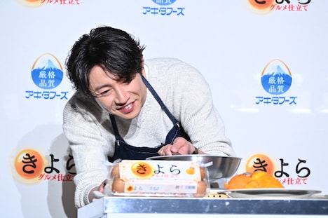 火加減を調整する相葉雅紀。