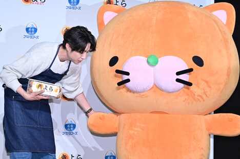 きよニャの手を引く相葉雅紀。