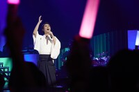 氷川きよし。「KIYOSHI HIKAWA＋KIINA. Concert Tour 2025 ～KIINA’S LAND～」より。