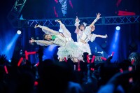 「おんなじキモチ」で会場をひとつにする東京女子流。