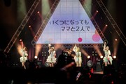 「Dear mama」を歌う東京女子流。
