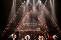 解散を発表する東京女子流。