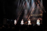 解散を発表する東京女子流。