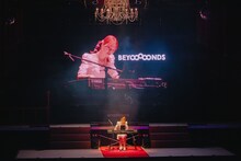 「BEYOOOOONDS CONCERT TOUR 2025 SPRING ～ Take Me Out To The BALLROOOOOM!～」初日の様子。