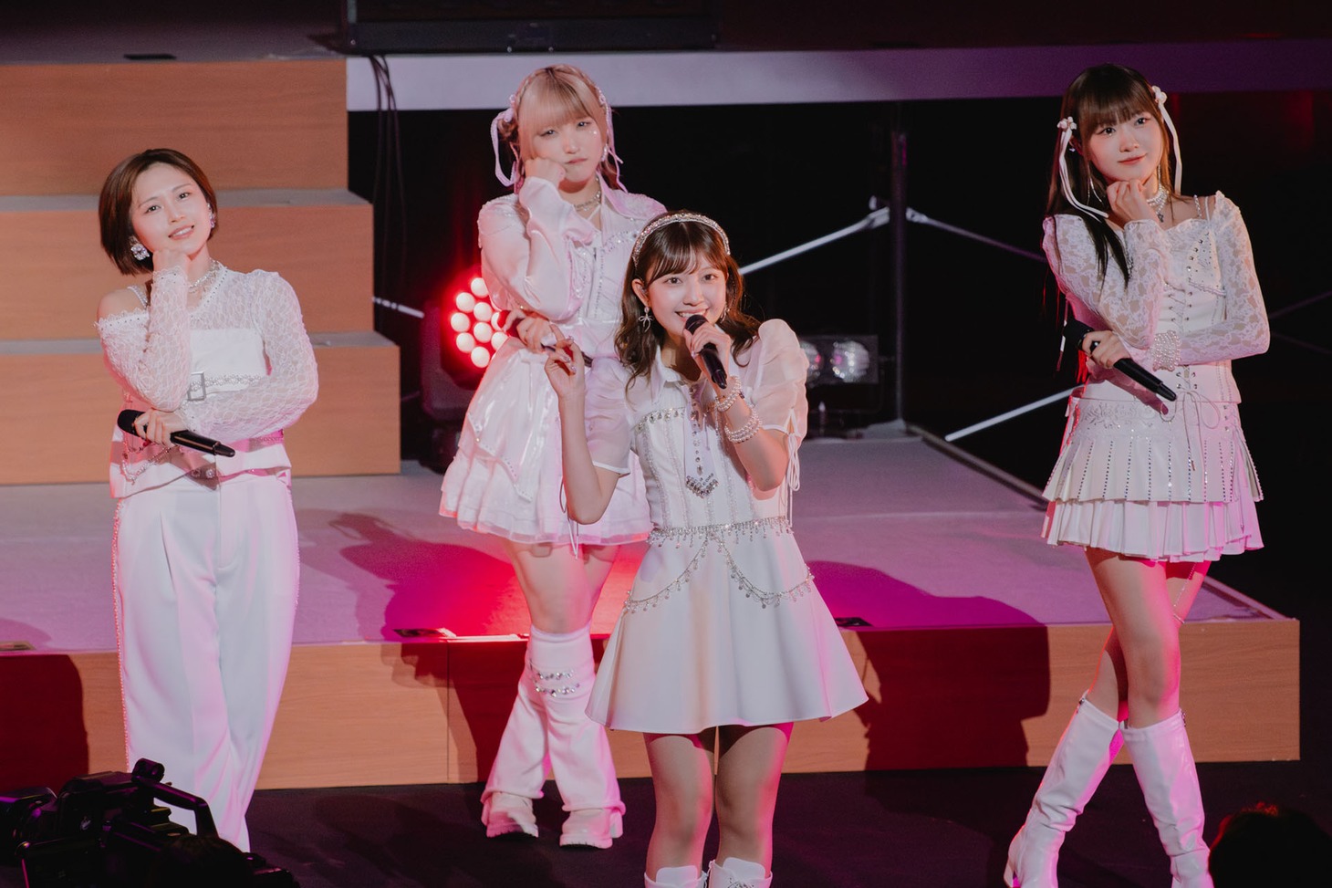 「BEYOOOOONDS CONCERT TOUR 2025 SPRING ～ Take Me Out To The BALLROOOOOM!～」初日の様子。