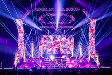 ONE N' ONLYの武道館公演の様子。