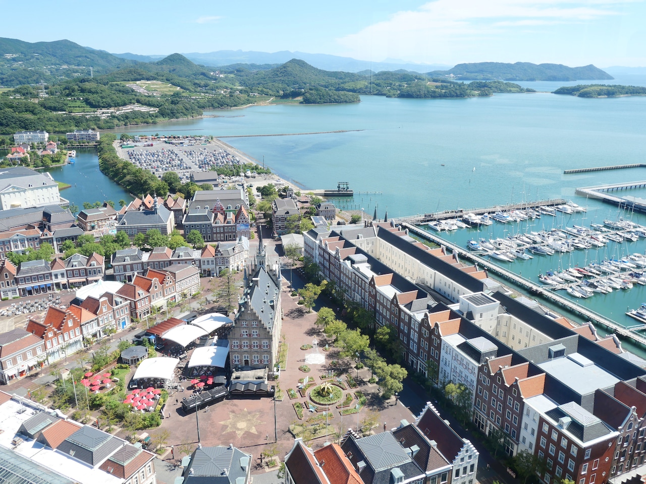 オランダの港町を再現したエリアもあるハウステンボス。