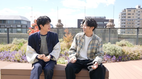 左からJIN、相葉雅紀。©日本テレビ