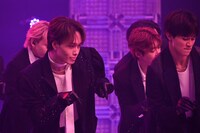 「Spice」のパフォーマンスの様子。