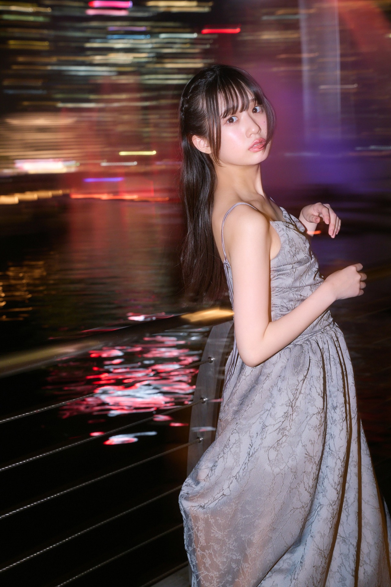 小久保柚乃「こくぼづかん 2」より。©中村和孝 / 小学館