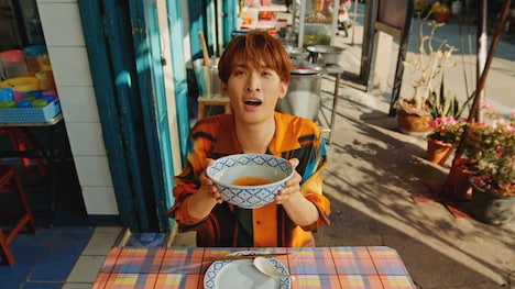 「Yum Yum」CM「タイで見つけた、しあわせ篇」より。