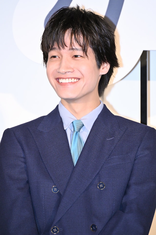 笑顔の佐野晶哉（Aぇ! group）。